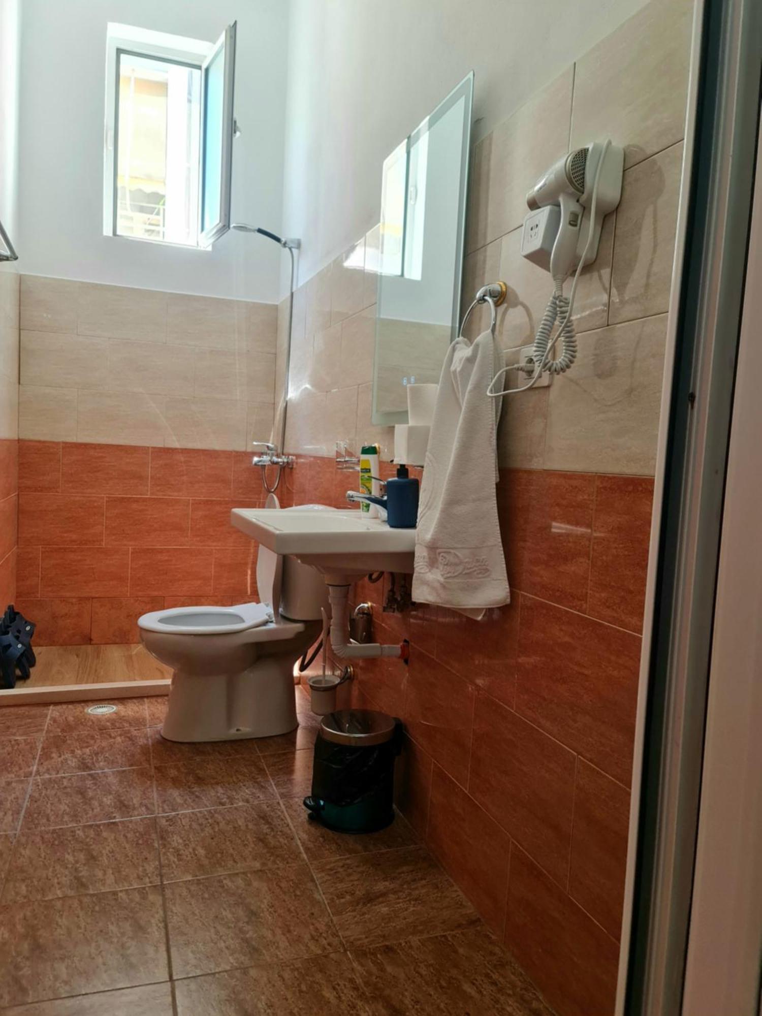 Hotel Brace Gjirokastër Esterno foto